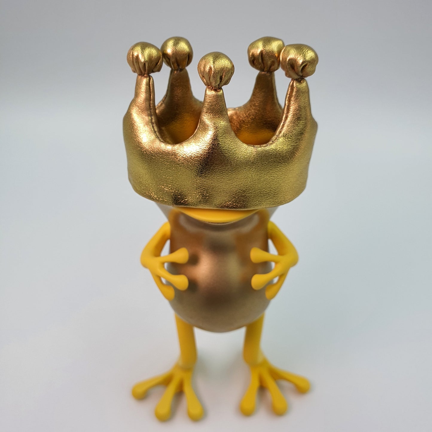APO Frogs - Blind Frog King by Twelvedot